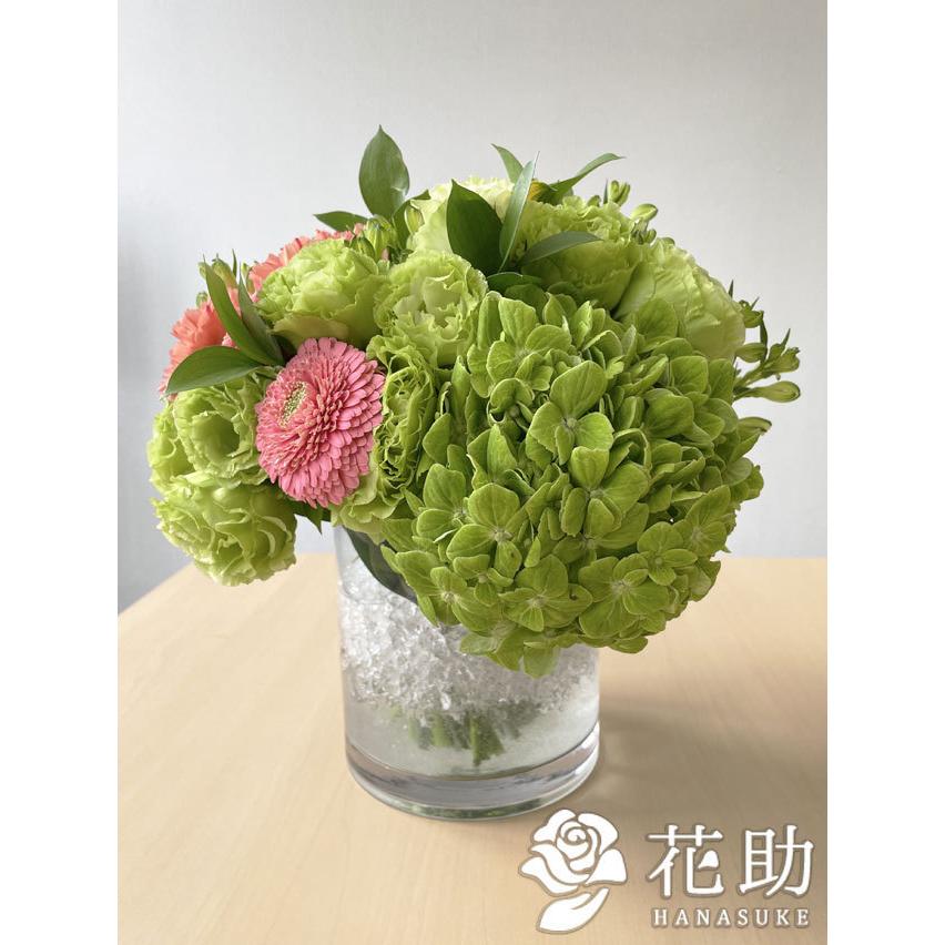 【クーポン】 フラワーコンシェルジュ厳選花屋の【おしゃれなガラス花瓶をプレゼント！】ニューヨークスタイルブーケ　25000円 【2723466791】(13750円)