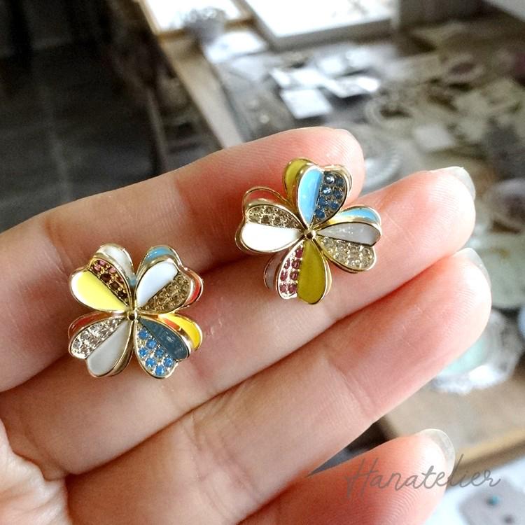 マルチカラーフラワーのピアス クローバーピアス pie315 【イヤリング