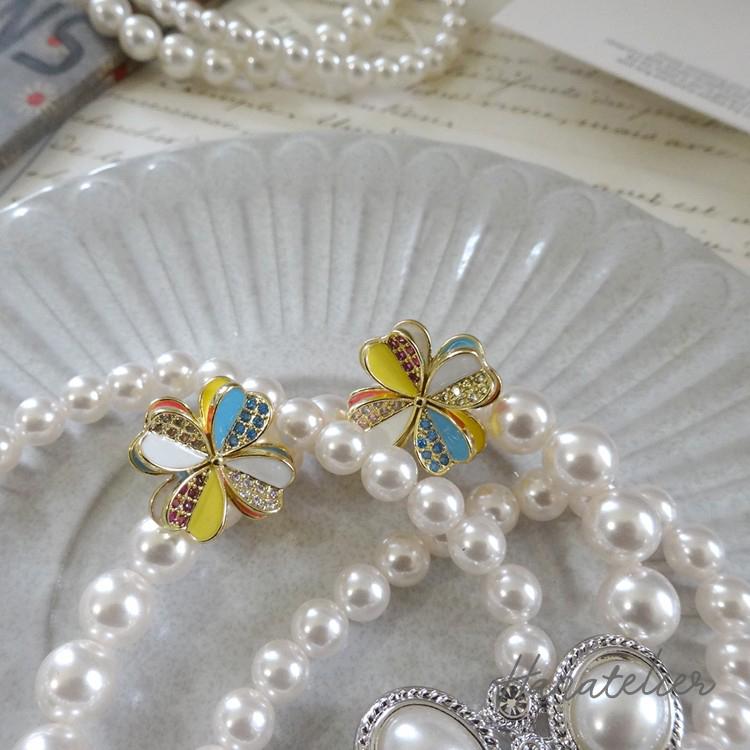 マルチカラーフラワーのピアス クローバーピアス pie315 【イヤリング