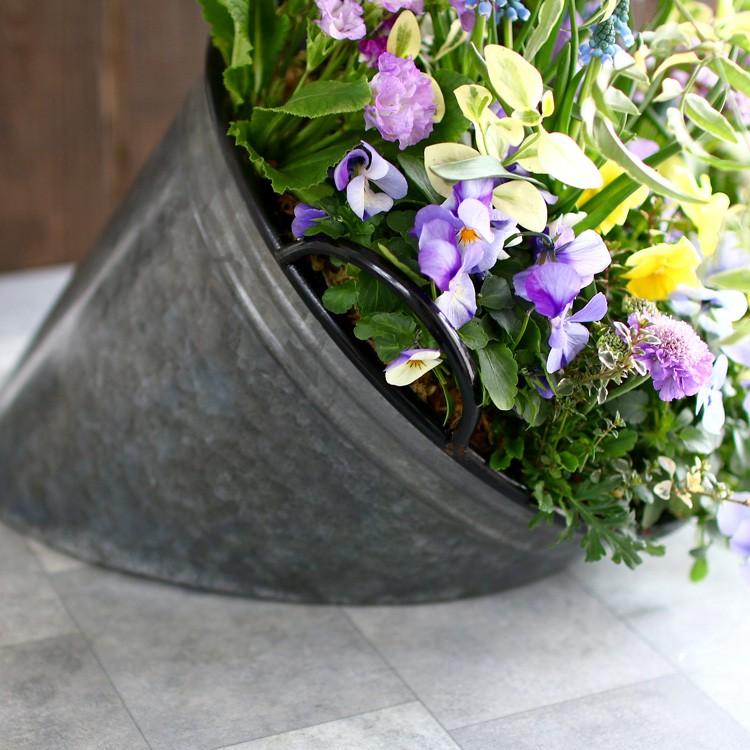 ポットのみ花は付属しません メタル ポット Mサイズ かべかけ金具付fh 031s ブリキ プランター おしゃれ 壁掛け ハンギング 寄せ植え ガーデニング雑貨 Siz Hati Metalpot M 花うるる ハンギング 寄せ植え通販 通販 Yahoo ショッピング