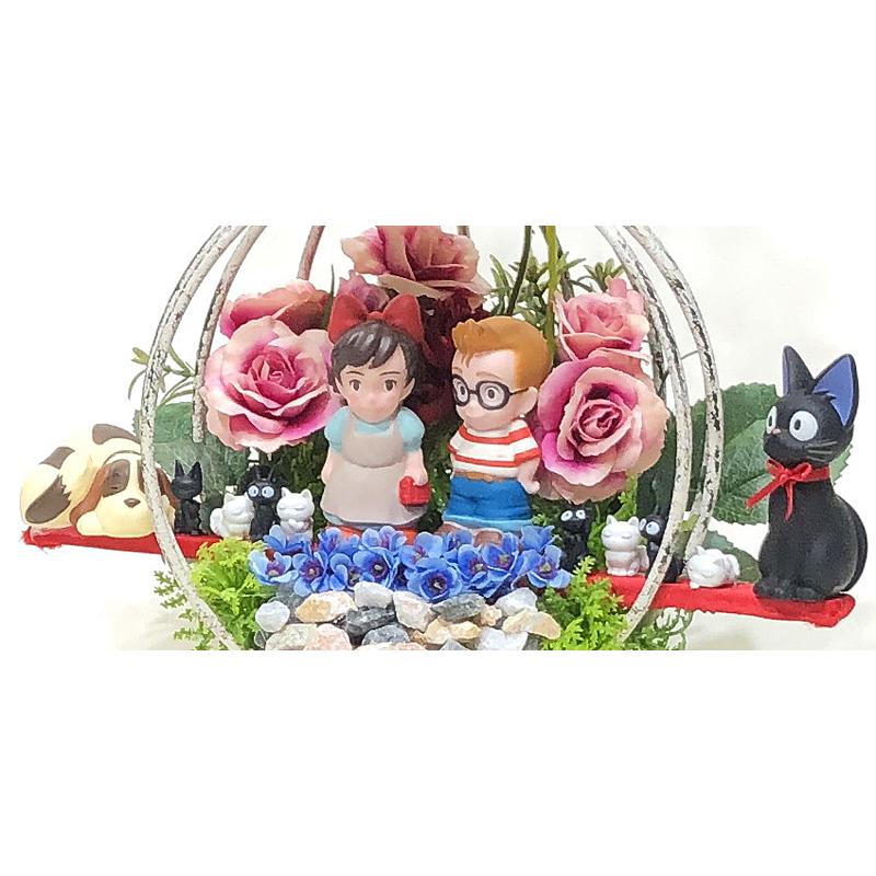 魔女の宅急便「仲良しカップルトンボ＆キキ、バラの香りに包まれて