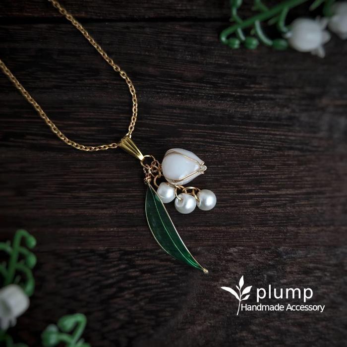 ピアスとネックレス　セット　（らんらん） ネックレス 鈴蘭 すずらん 揺れる レジン 樹脂 ハンドメイド