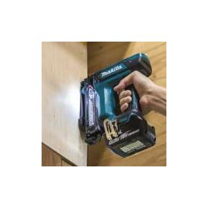 マキタ（makita） 18V充電式タッカ［10mm幅］ST121DZK [本体+ケース付