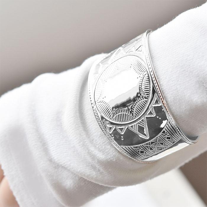 ≪ADRAR≫ アドラル 太陽 デザイン ボリューム 幅広 シルバー バングル カフ ネイティブジュエリー Sun Cuff (Silver)の画像