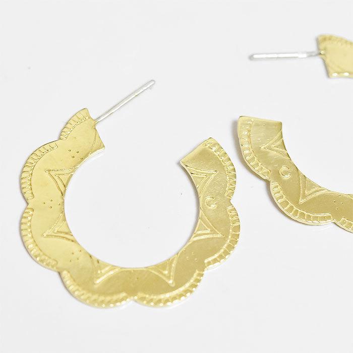 chibi jewels チビジュエルズ ネイティブ ライン デザイン 花 フラワー プレート フープ ピアス 14金仕上げ Native Flower Hoop Earrings Gold Plated_1