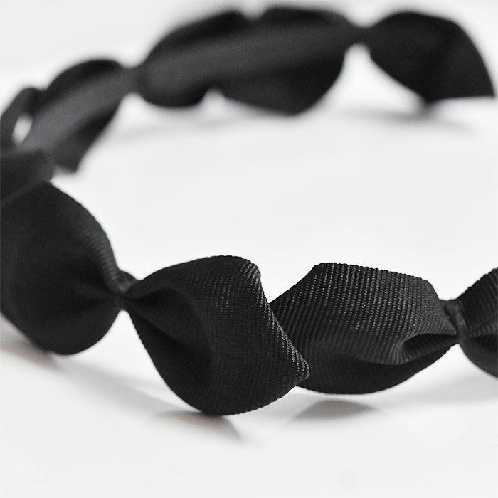 ≪Jennifer Ouellette≫ ジェニファーオーレット ブラック 黒 小ぶり リボン カチューシャ ヘアバンド ヘッドドレス Grosgrain Gabriela Headband (Black)の画像