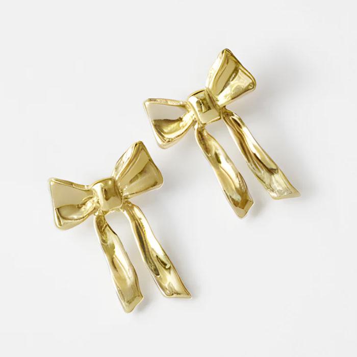 ≪WOLF CIRCUS≫ ウルフサーカス リボン モチーフ スタッズ ピアス ゴールド 14金仕上げ Ruby Studs (Gold) | Wolf Circus | 01