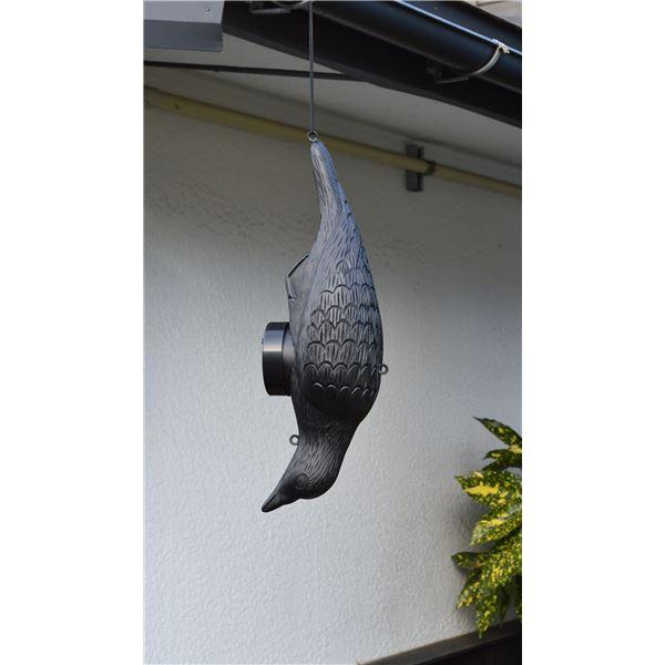 センサー式 防鳥器具 幅15.5cm 操作距離約8〜10m 電源 音響調節 リモコン付き 簡単操作 叫ぶ カラス 害鳥対策用品 | 