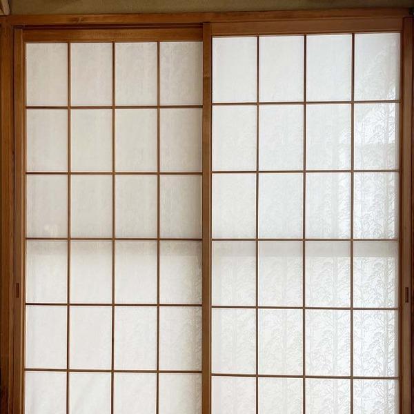 障子に貼る レース 100×200cm 2枚入り 森林柄 破れにくい 花粉をキャッチ UVカット 断熱 保温 日本製 柄あり リビング 和室 |  | 05