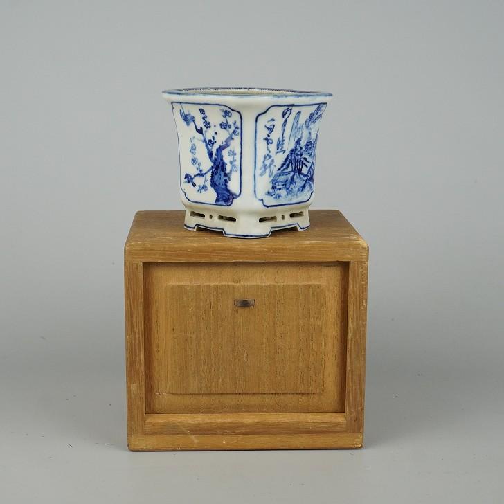 中古】 盆栽鉢 高橋 泉翠 小鉢 長辺 約7.5cm 正方鉢 染付 花鳥 中古】 盆栽鉢 高橋 泉翠 小鉢 長辺 約7.5cm 正方鉢 染付 花鳥