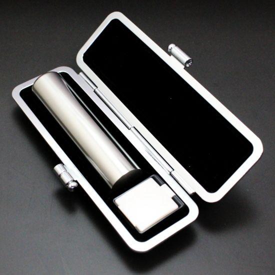 印鑑 はんこ シルバーミラーチタン ブラック 高級もみ革印鑑ケース付き (16.5mm) 実印 銀行印 認印 印鑑 ハンコ いんかん 就職祝い 印鑑セット 送料無料