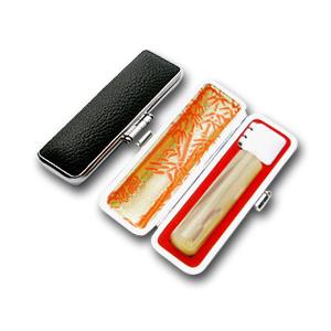 送料無料 印鑑 はんこ 実印 牛角 中色（芯持） 15.0mm 印鑑ケース(銀枠)付き