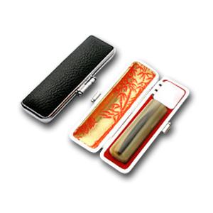印鑑 はんこ 実印 牛角 濃色（芯持） 18mm 印鑑ケース(銀枠)付き 個人印鑑 ハンコ 判子 名前 送料無料