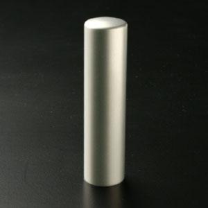 印鑑 はんこ チタン印鑑 プレーンブラスト 実印 13.5mm 黒印鑑ケース（ブラックメタル枠）付き 個人印鑑 ハンコ 判子 名前 送料無料