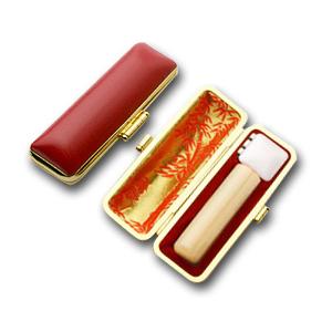 送料無料 印鑑 はんこ 認め印 牛角 純白（芯持） 12.0mm 印鑑ケース(赤-金枠)付き