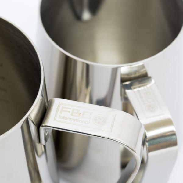 FBC ハンドルトップ ロゴ ラテアートピッチャー 20oz. | ブランド登録なし | 06