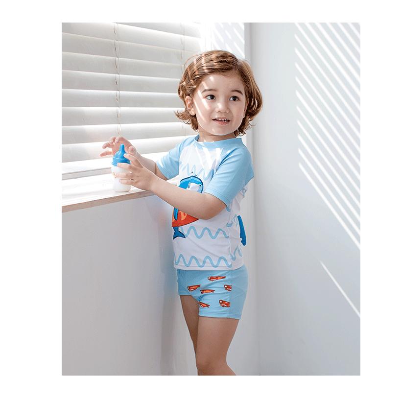 男の子超可愛い 分体型 男の子 半袖 子供水着 子ども サロペット 水泳帽付 上下3点セットサメ柄 速乾性 日焼け防止 紫外線防止 オールインワン 17高い素材
