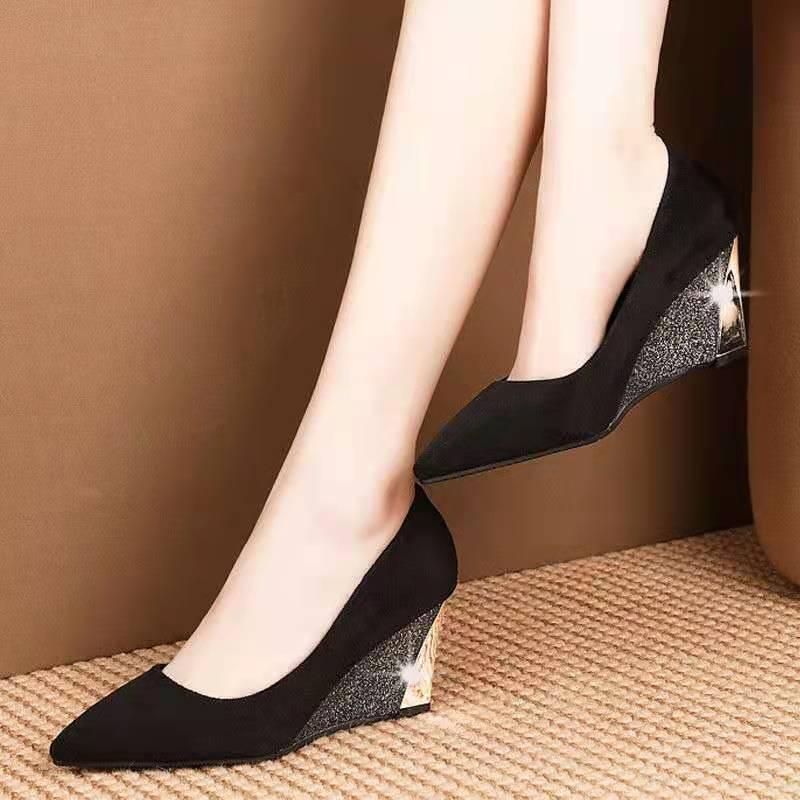 ブラック 黒いウェッジソール パンプス 7cmヒール 痛くない レディース 歩きやすい ポインテッドトゥ 通勤用 卒業式 優雅靴 ローヒール 仕事 脱げない 上品 超人気 専門店