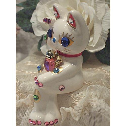 ラインストーンのデコレーションがかわいいお座り招き猫：ホワイト商売 