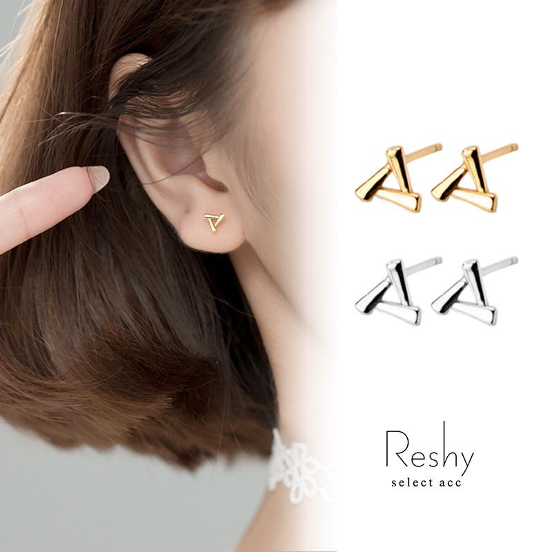 ピアス 金属アレルギー対応 レディース ゴールド シルバー トライアングル スタッド S925 小さい 三角フレーム アクセ 流行 ブランド プチプラ Ir018 Tilt Store Yahoo 店 通販 Yahoo ショッピング