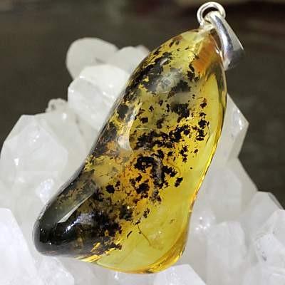 虫入り琥珀 バルト海コハク 天然石 パワーストーン《高品質》虫(クモ)入琥珀 7.8g ルース型ペンダントトップ(リトアニア産) 天然琥珀 amber(アンバー) バルト海 蜘蛛 パワーストーン 化石 天然石