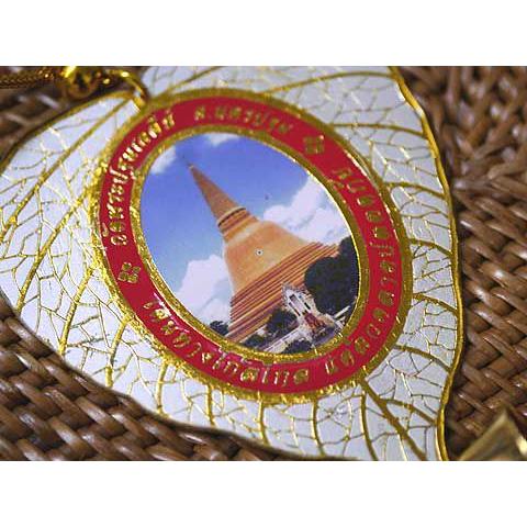 タイ-ワット・プラパトムチェディの菩提樹の葉型のお守りその9タイでは