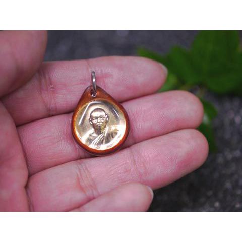 タイ-ワット・ピクントーンのプラクルアンその1 ルアンポーペー丸型