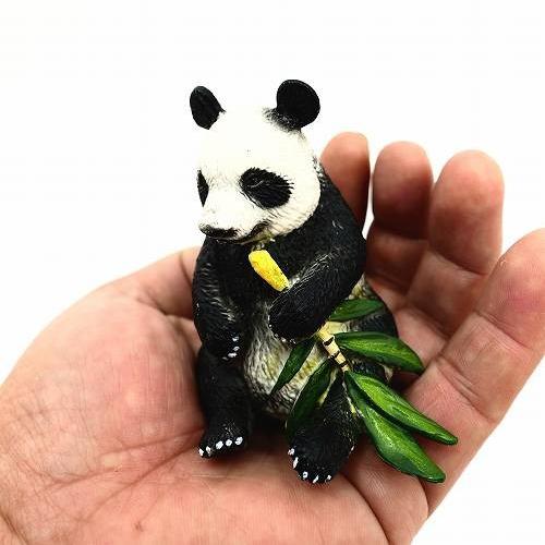 ミニチュア 動物 パンダ 大 笹を食べるパンダ AO-002 置物 宅配便のみ