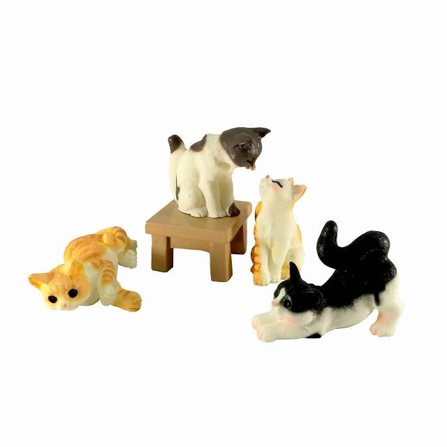 ミニチュア 猫 4匹とテーブルセット かわいい ネコ オブジェ