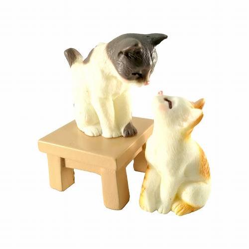 ミニチュア 猫 4匹とテーブルセット かわいい ネコ オブジェ
