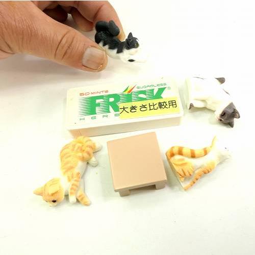 ミニチュア 猫 4匹とテーブルセット かわいい ネコ オブジェ