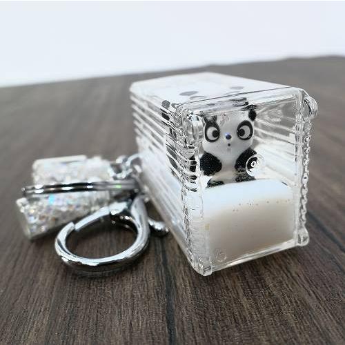 パンダ キーホルダー トランク かわいい 癒しグッズ スノードーム風 KH