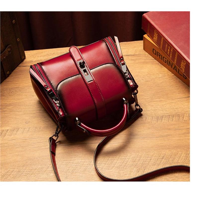 新品 ペルシャ絨毯 本革 ショルダーバッグ レッド 新品 ペルシャ絨毯 本革 ショルダーバッグ レッド