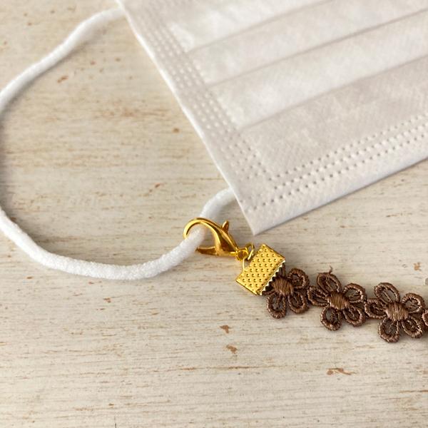 日本製 マスク 首かけ ネックストラップ 金属アレルギー対応 マスクコード ストラップ レース 花柄 マスク ストラップ マスクバンド（モカ） |  | 04