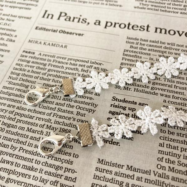 日本製 ピュアホワイト マスク 首かけ ネックストラップ 金属アレルギー対応 マスクコード ストラップ レース 花柄 マスク ストラップ マスクバンド（シルバー） |  | 01