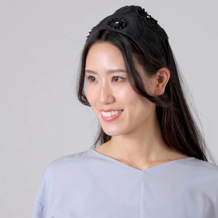 幅広 カチューシャ 花 黒 ヘアバンド ヘッドアクセサリー ヘア