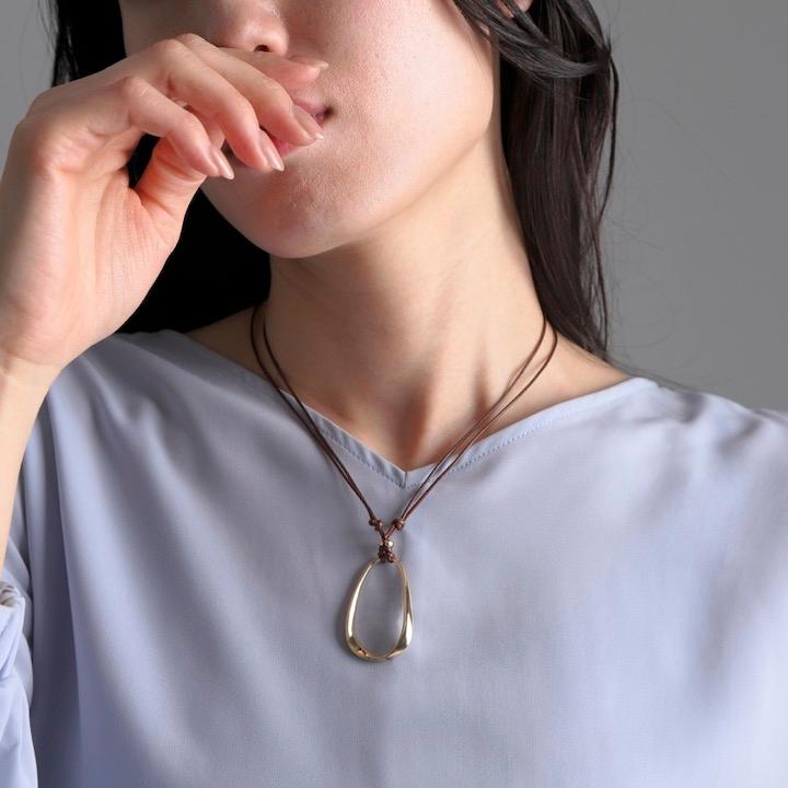 ネックレス オーバル ロング レディース 大人 革紐 ロング ネックレス オーバル ロング レディース 大人 革紐 ロング