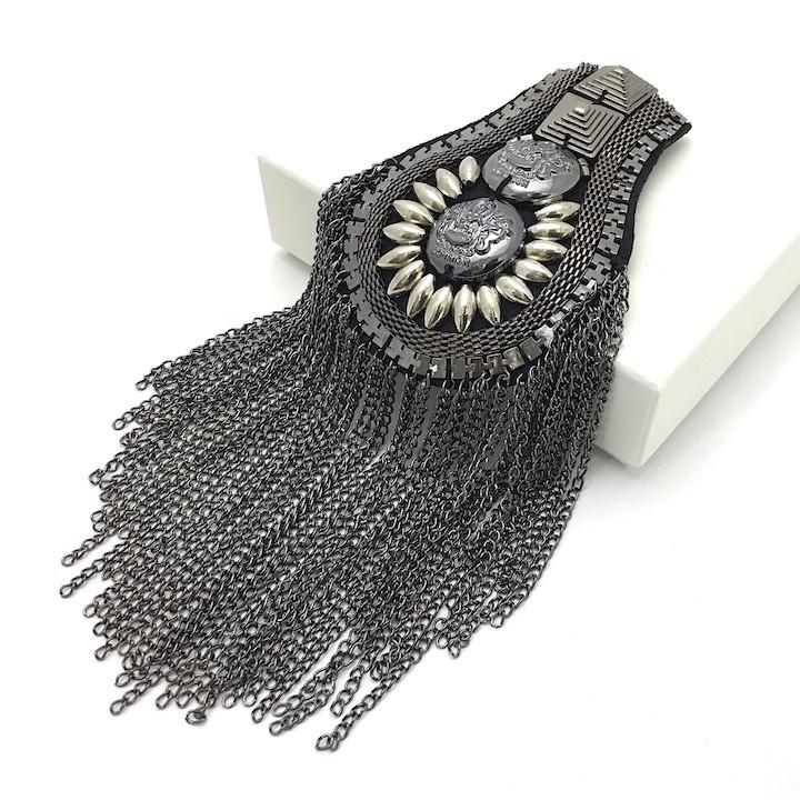 肩章 肩章 1個単品売り チェーン付き スタッズ ガンメタ 黒 貴族 王子様