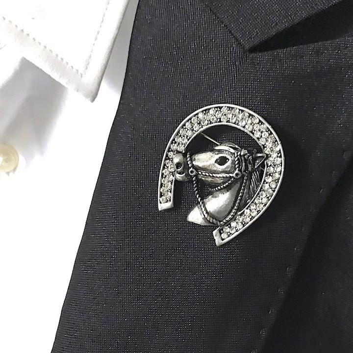 メンズ ピンブローチ 馬蹄 馬 エンブレム ラペルピン 競馬 結婚式 入学