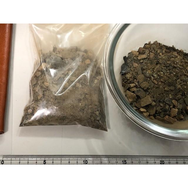 ラジウム鉱石のかけら200g ユークセン石 4μSv/h ラドンガスも