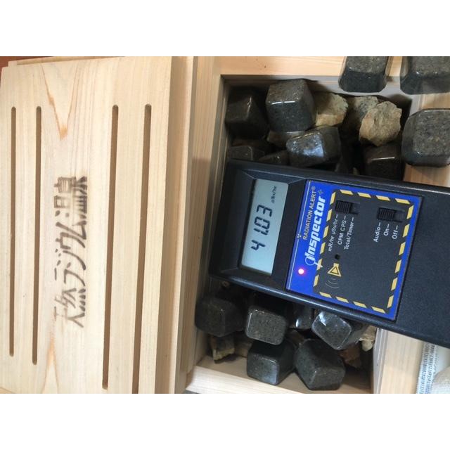 強力放射能泉41 ユークセン石 ラジウム温泉器 大型檜箱入り 約3Kg 線量