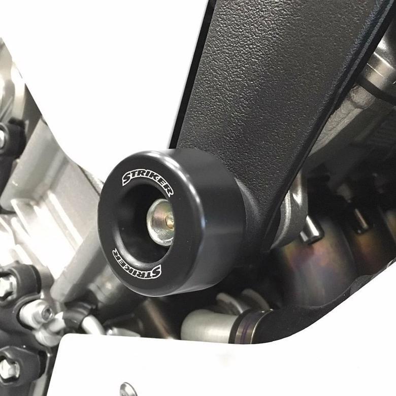 バイク STRIKER ストライカー ガードスライダー 黒ジュラコン YZF-R1 15- SS-GS127A-F1 取寄品 セール