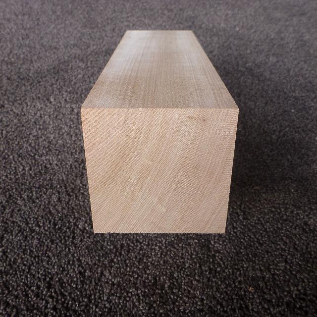 カツラ(彫刻材・柾目) その① H 305㎜ × W 206㎜ × D 175㎜（カツラ  