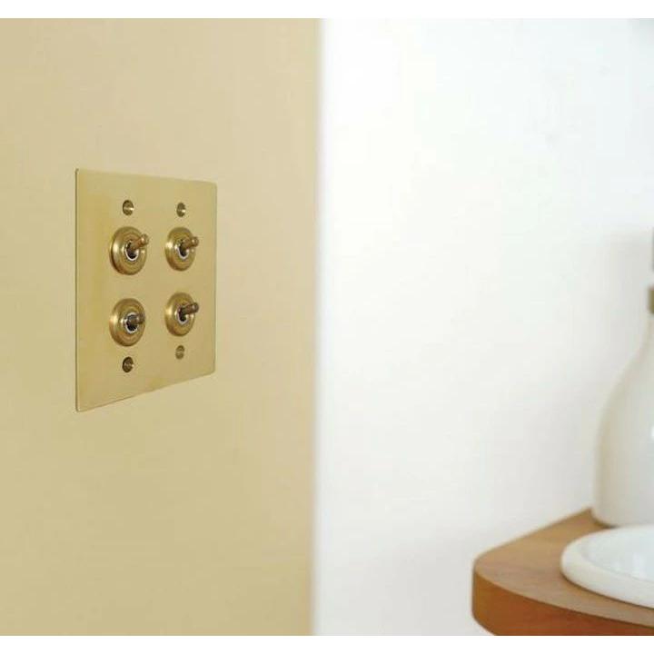 トグルスイッチ 電気スイッチ 真鍮トグル4スイッチ プレート 約