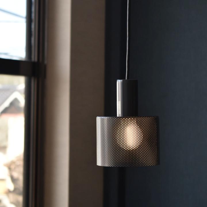 ペンダントライト E26 ペンダントライト E26 ホワイト、チャコール コード長：60cm、100cm KT