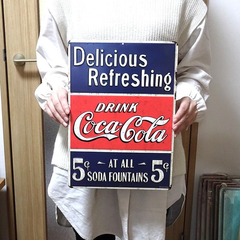 ブリキ看板 コカコーラ エンボスメタルサイン COCA-COLA Delicious&Refreshing 正規品 アメリカン ロゴ お店 バー プレート 店舗｜hayamipro｜04