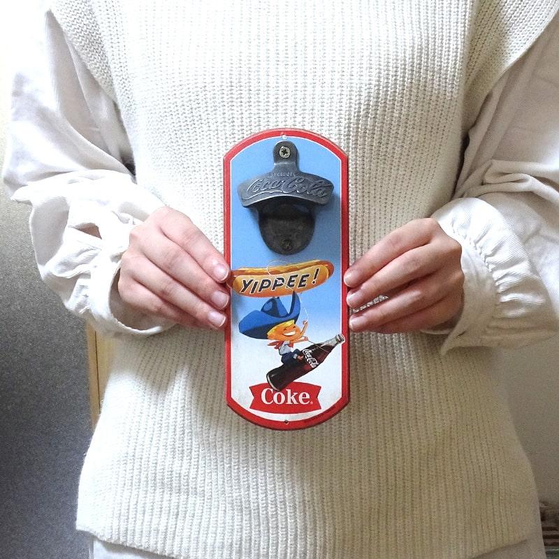Coca Cola（コカコーラ） ボトルオープナー 栓抜き COKE YIPPEE！ かわいい かっこいい アメリカン 雑貨 バー インテリア ...