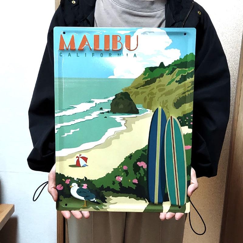 ブリキ看板 風景 レトロ リゾート エンボスメタルプレート MALIBU 壁