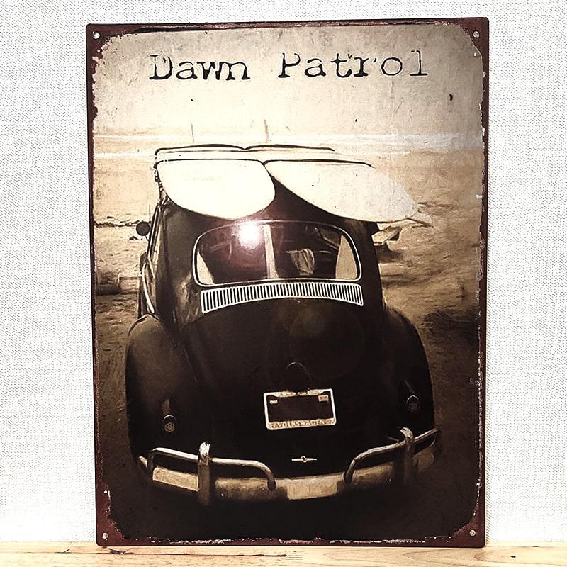 ブリキ看板 車 Dawn Patrol おしゃれ アンティークプレート かっこいい アメリカン レトロ調 かわいい 壁飾り 雑貨（Yahoo!・Zippoタバコケース喫煙具のハヤミ）
