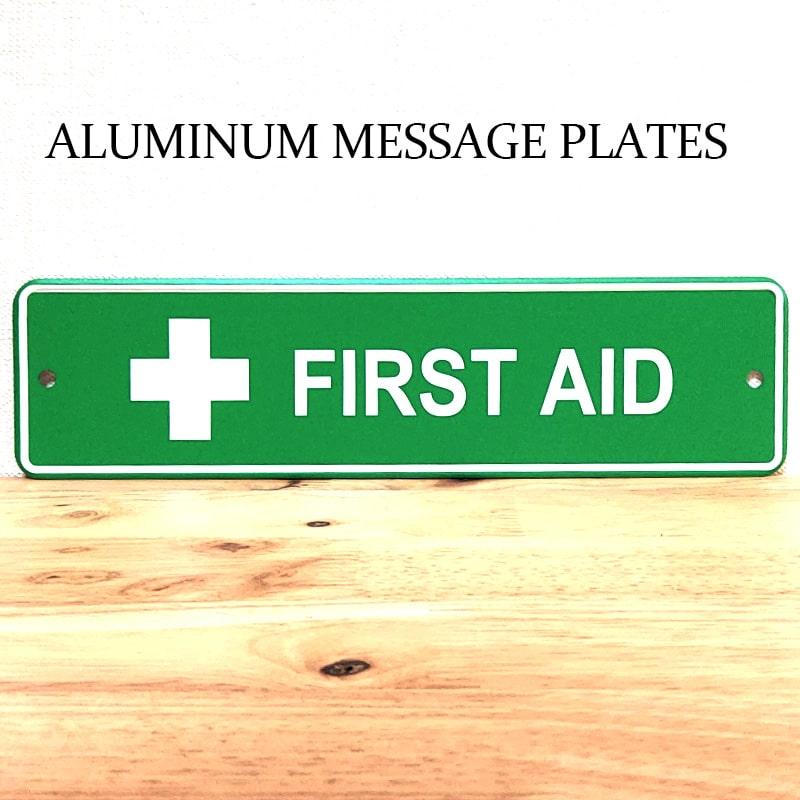 アメリカン レトロ 看板 FIRST AID メッセージプレート 応急処置 